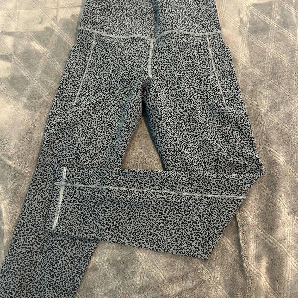 Athleta Salutation Stash II Capri